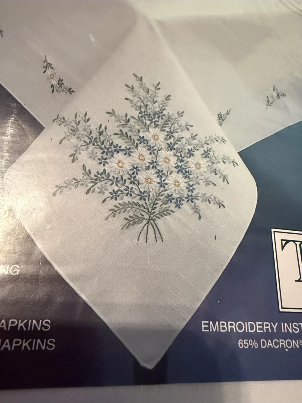 Tobin White Tablecloth w Blue Forget-Me-Not Floral Print 2700/32 Oval 58 x 90